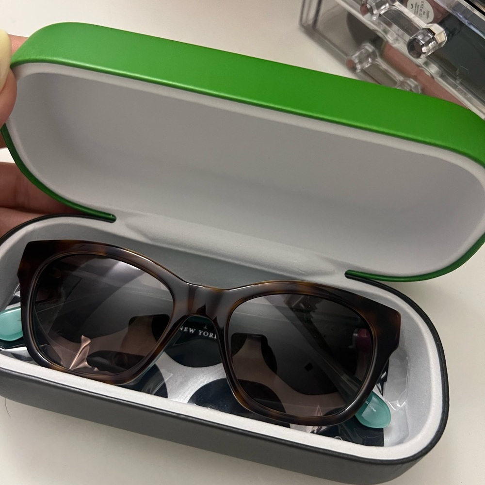 Stylish Tortoise Shell Sunglasses